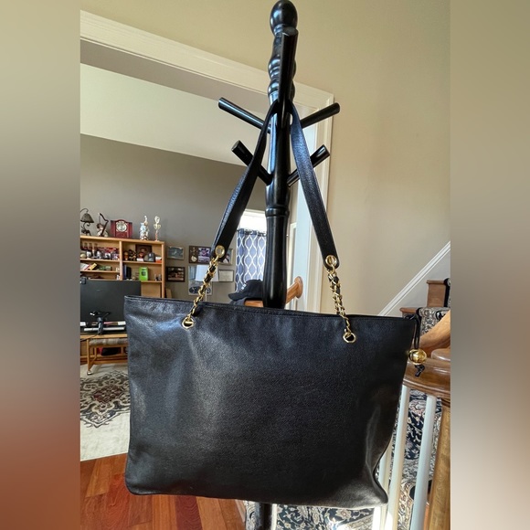 Chanel  Caviar Tote with Gold Hardware dust bag and card No Callouts EUC - Picture 2 of 13